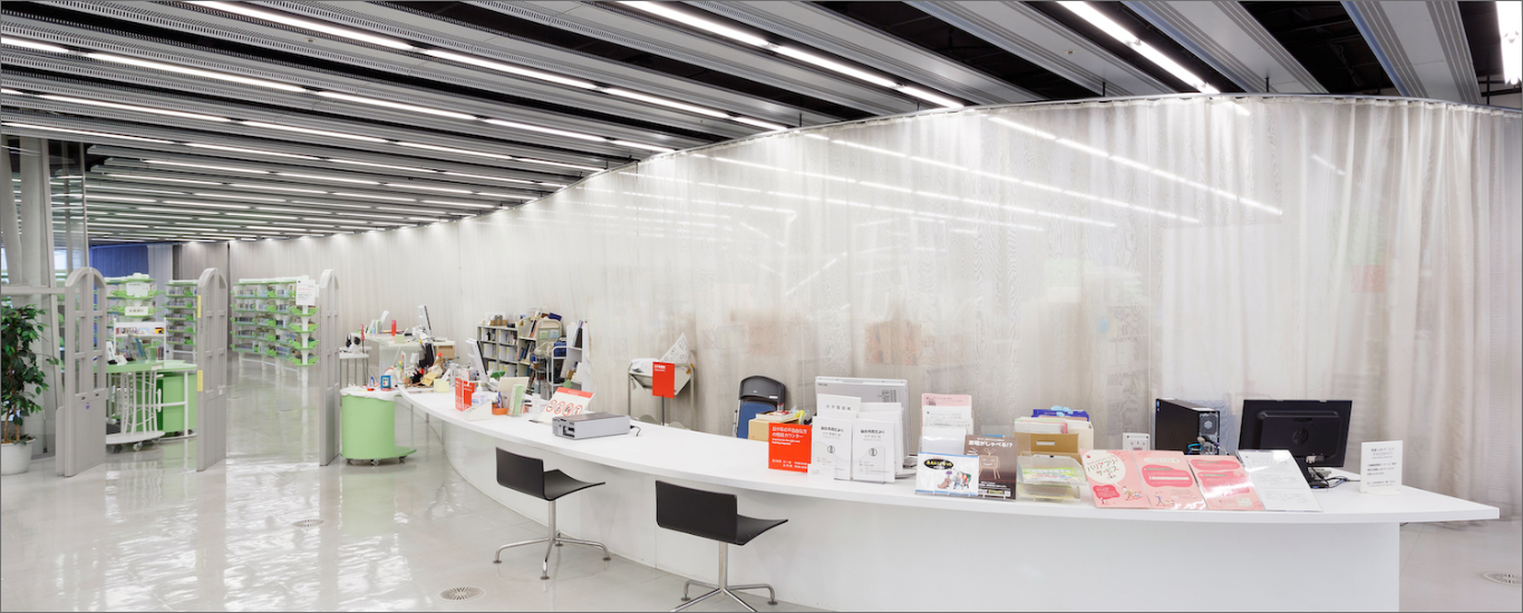 写真 目や耳の不自由なかたの相談カウンター