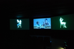 マルチスクリーンで上映されたSHIMURABROS.の『SEKILALA』