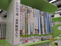 日本映画も外国映画も副音声解説と日本語字幕が入っています。