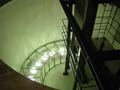1階プラザ3番チューブエレベータ下からの照明