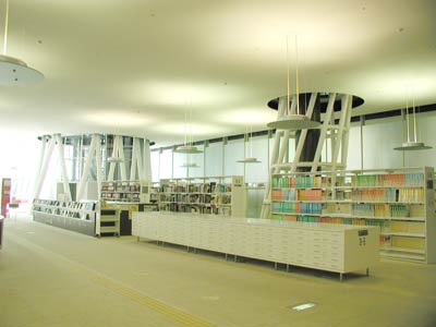 3階市民図書館西側