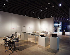 2003年2月に開催された「文字展＠smt」展示の様子