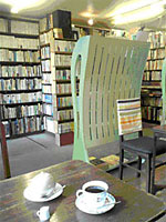 古書店＆カフェ、「火星の庭」