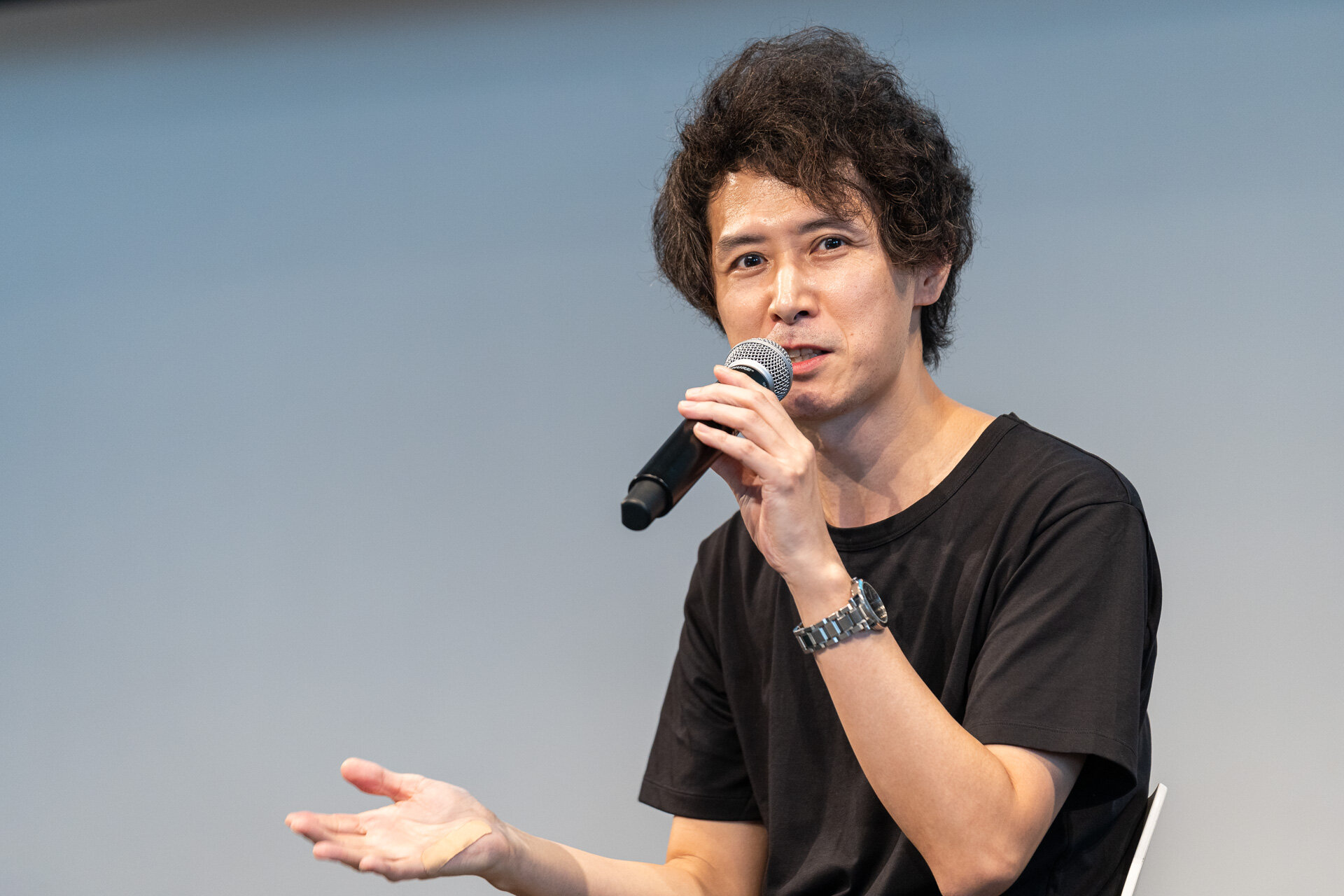 2. ゲストは「無支配主義（アナキズム）」の研究者で、政治学者の栗原康さんです。.jpg