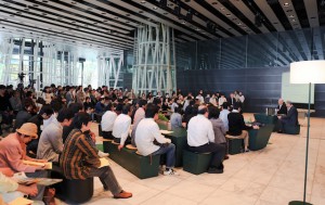 2014年5月4日(日)　13:00―14:30会場1fオープンスクエア 鷲田清一とともに考える１「物語る／できごとを伝えていく」の講演会場の様子
