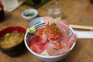 名物の海鮮丼